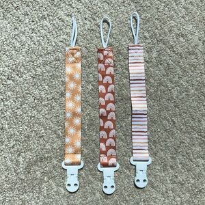 Pacifier clips